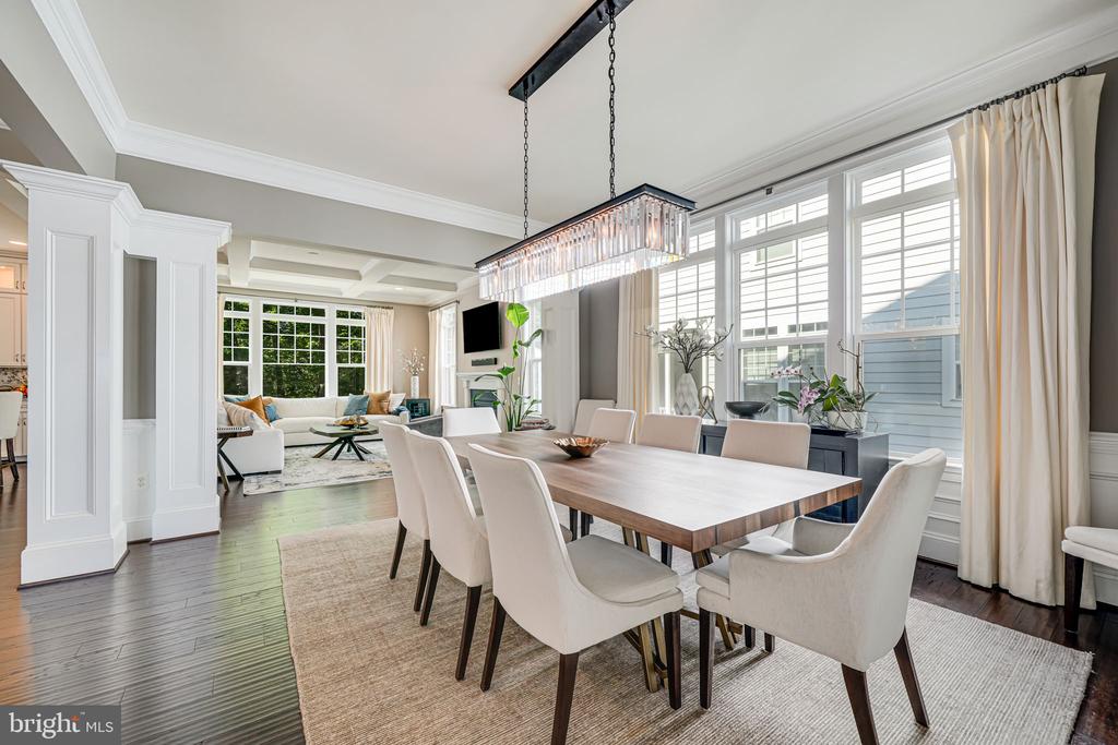 6513 MANOR RIDGE COURT