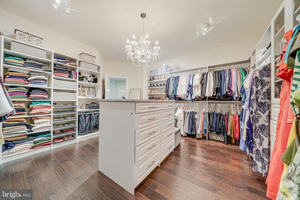 6513 MANOR RIDGE COURT