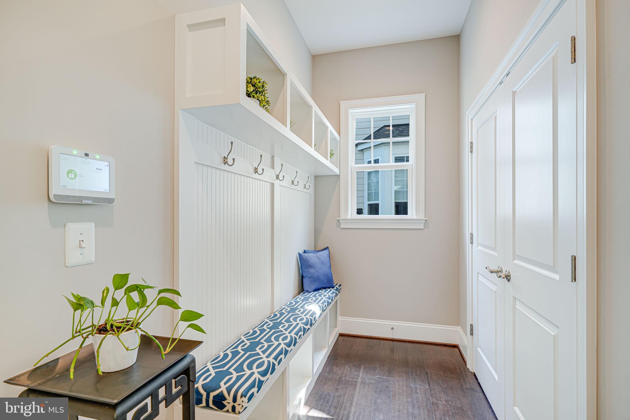 6513 MANOR RIDGE COURT