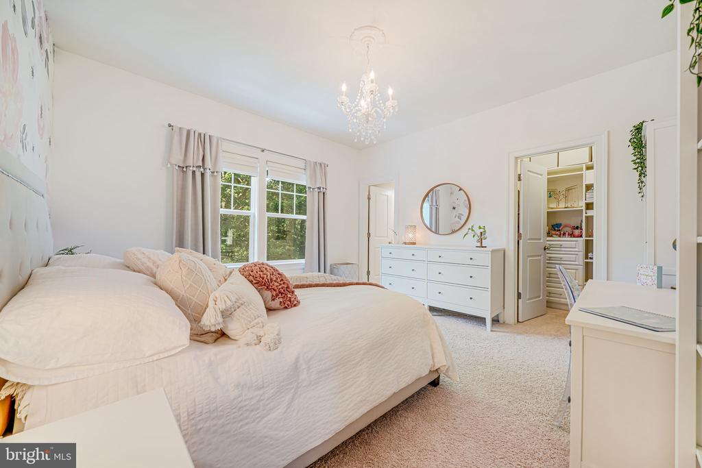 6513 MANOR RIDGE COURT