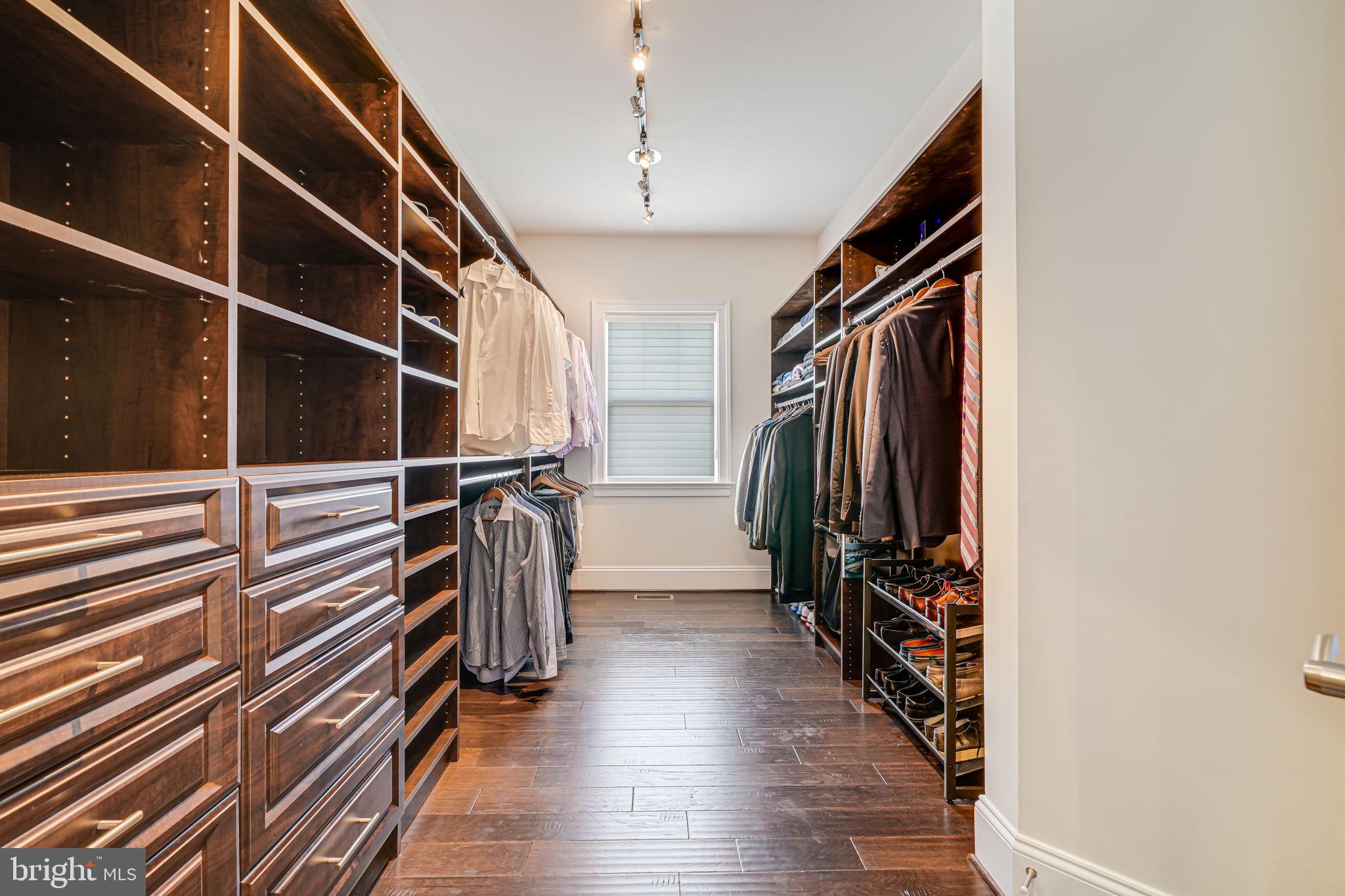 6513 MANOR RIDGE COURT