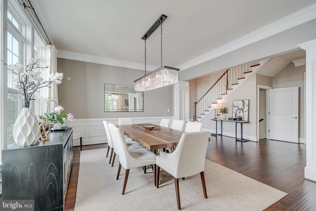 6513 MANOR RIDGE COURT