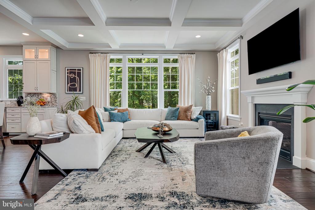 6513 MANOR RIDGE COURT