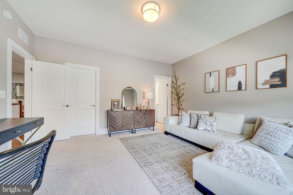 6513 MANOR RIDGE COURT