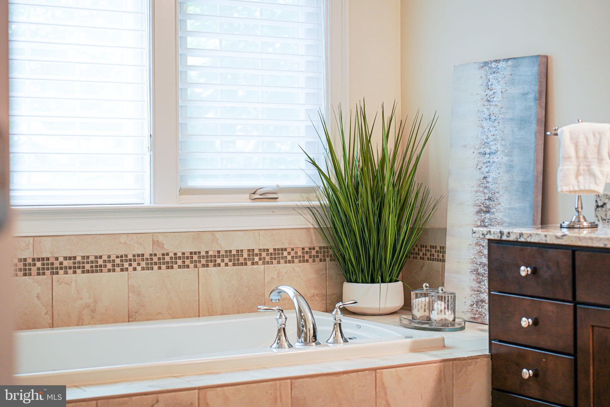 6513 MANOR RIDGE COURT