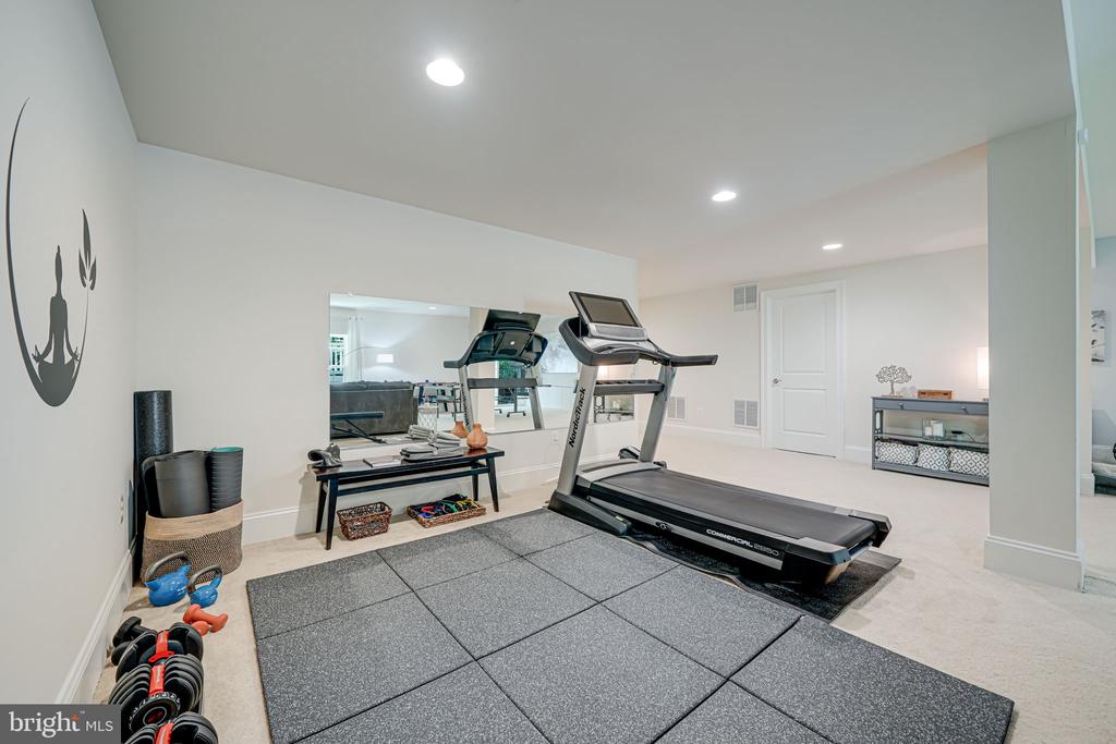 6513 MANOR RIDGE COURT