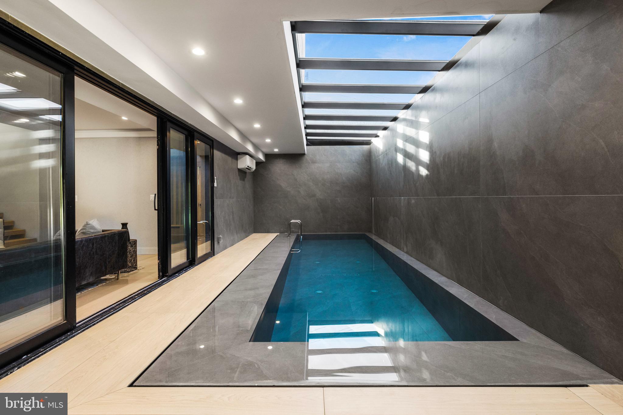 1573 WESTMORELAND STREET