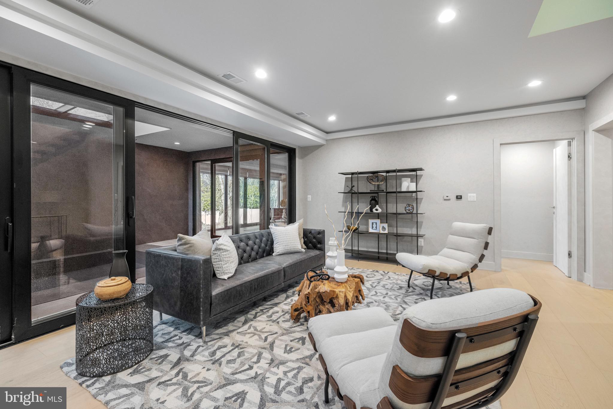 1573 WESTMORELAND STREET