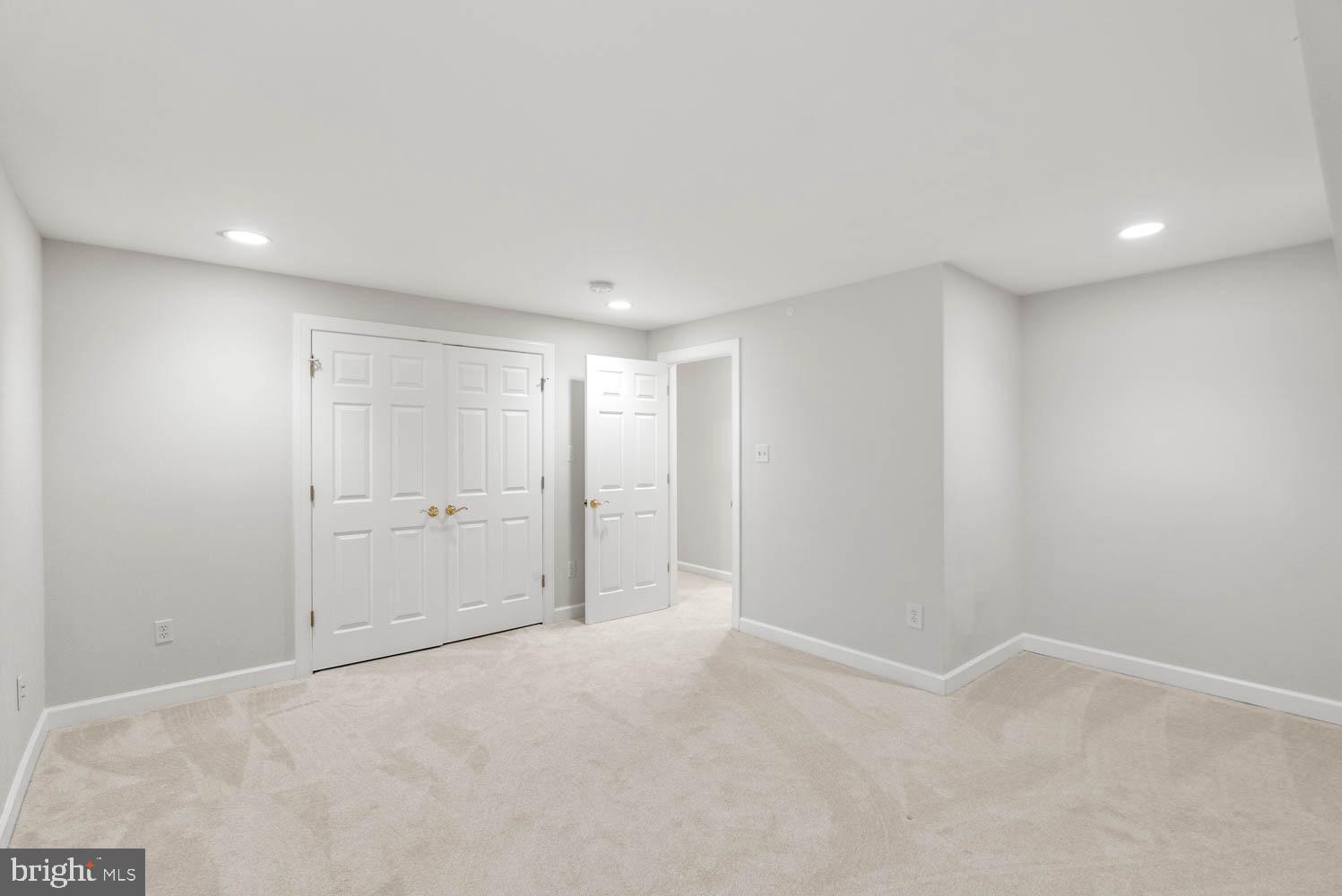 1050 NORTHFALLS COURT