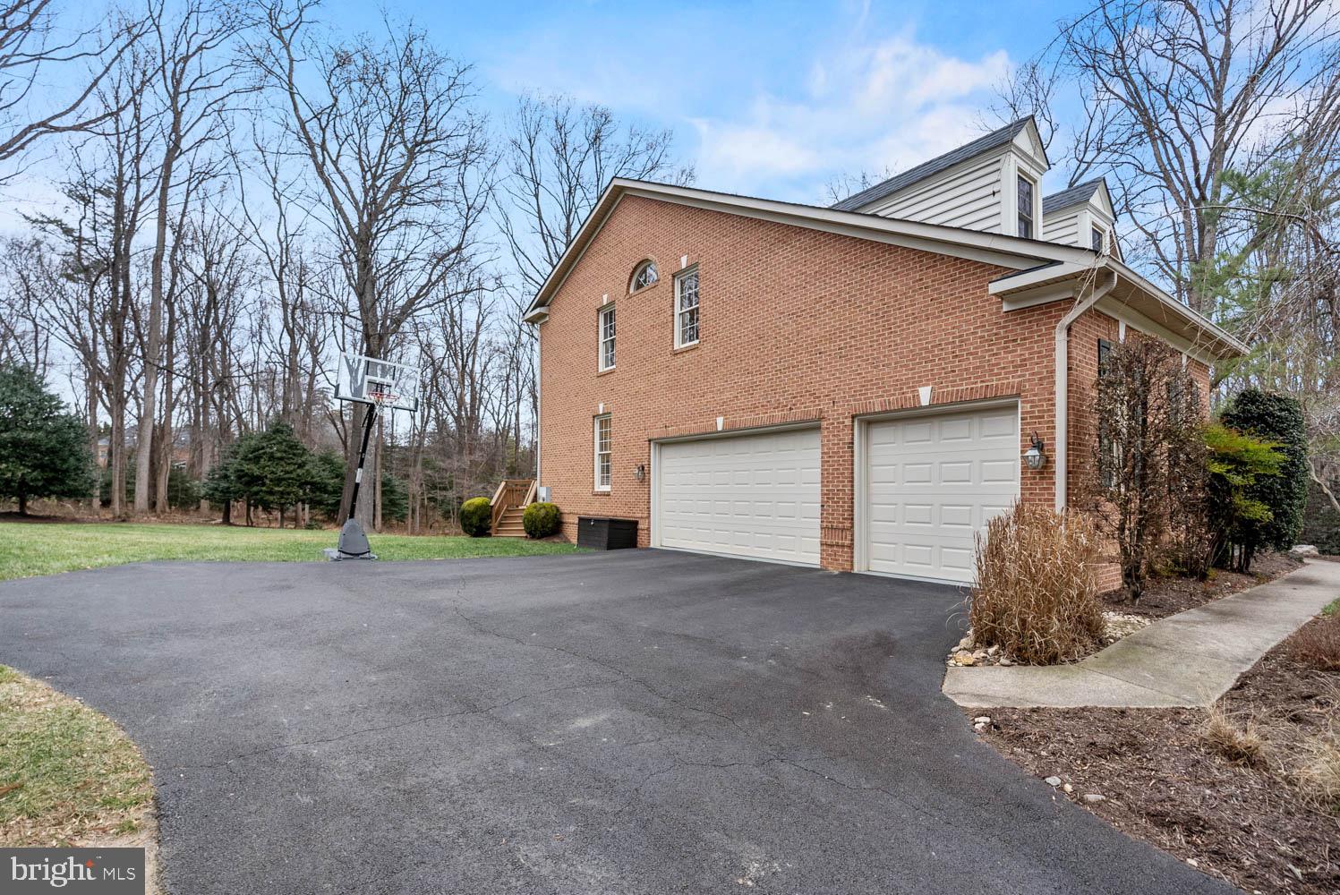 1050 NORTHFALLS COURT