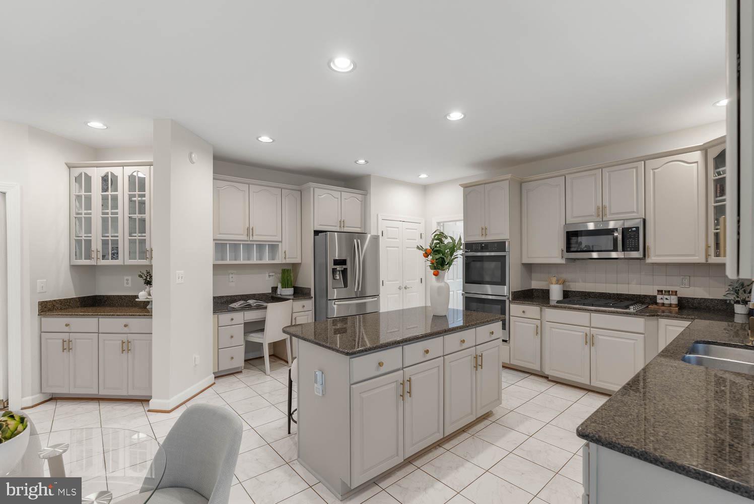 1050 NORTHFALLS COURT