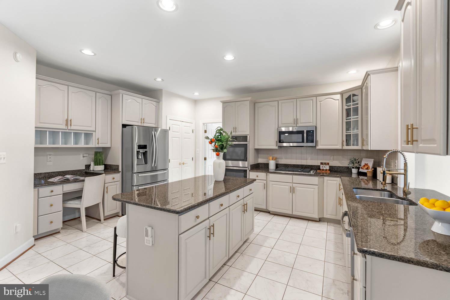 1050 NORTHFALLS COURT