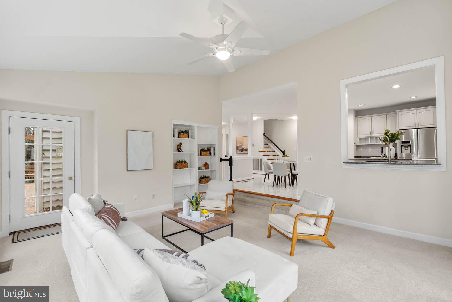 1050 NORTHFALLS COURT