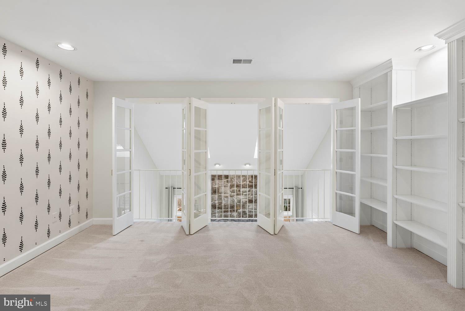 1050 NORTHFALLS COURT