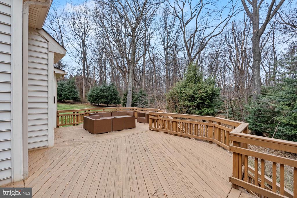 1050 NORTHFALLS COURT