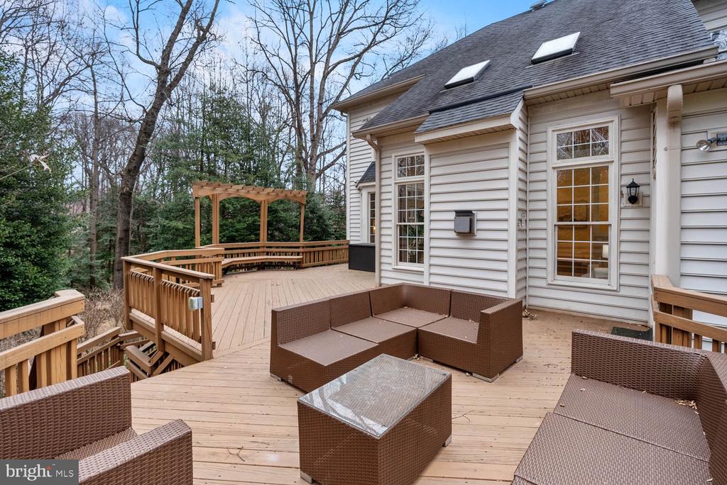 1050 NORTHFALLS COURT