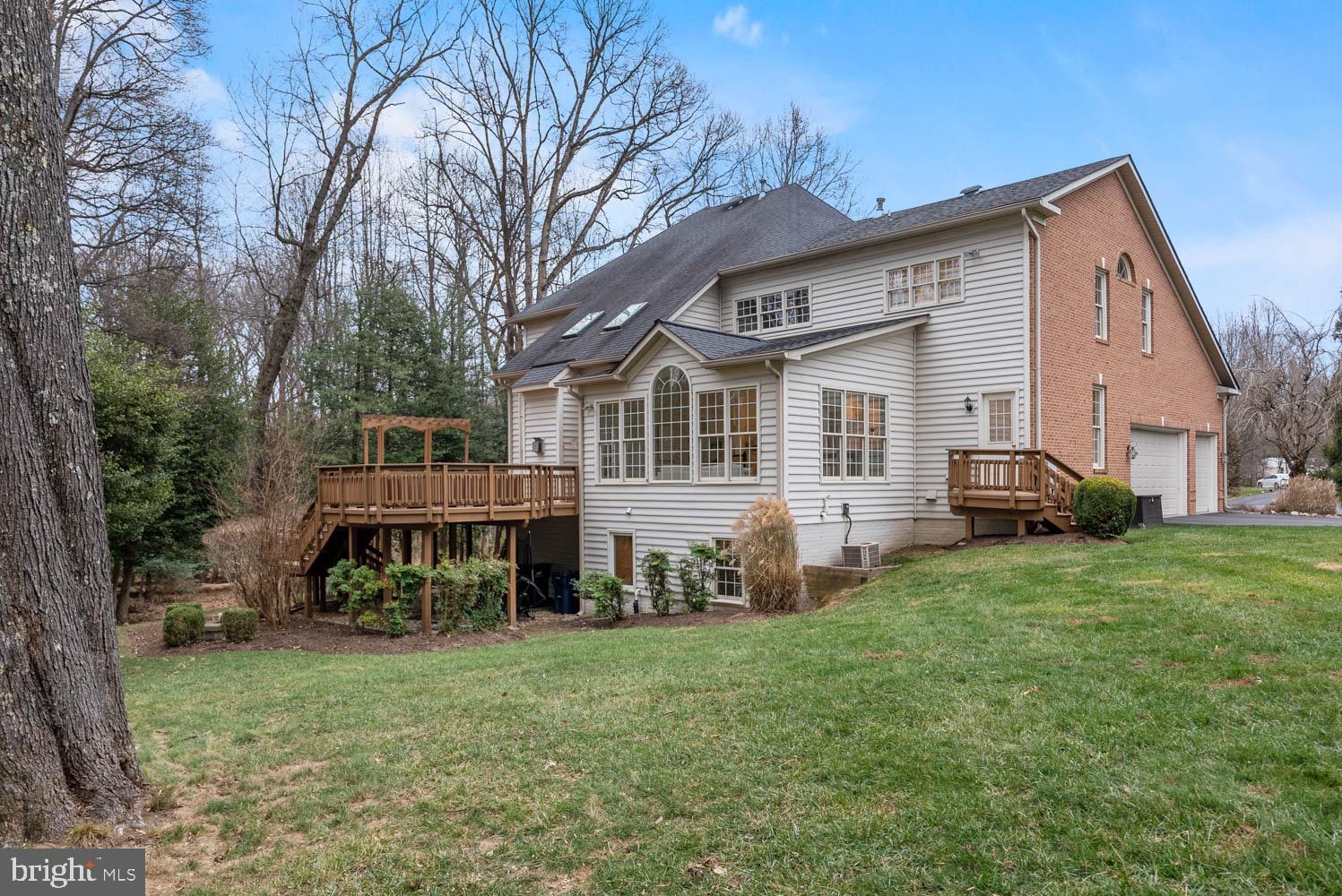 1050 NORTHFALLS COURT