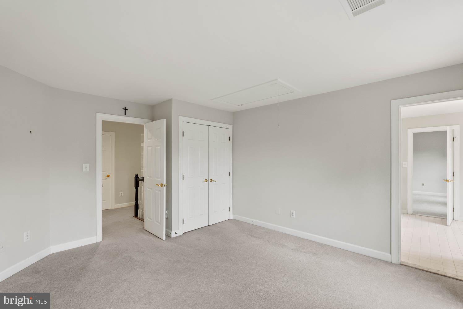 1050 NORTHFALLS COURT