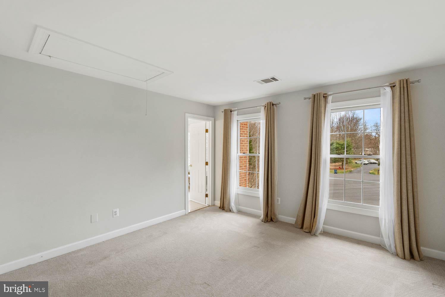 1050 NORTHFALLS COURT