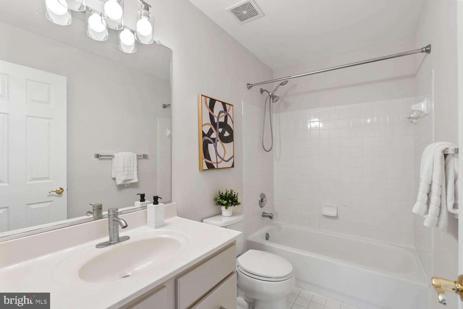 1050 NORTHFALLS COURT