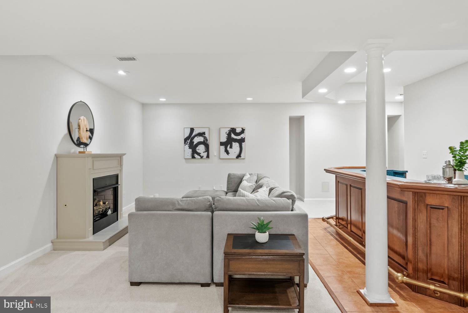 1050 NORTHFALLS COURT