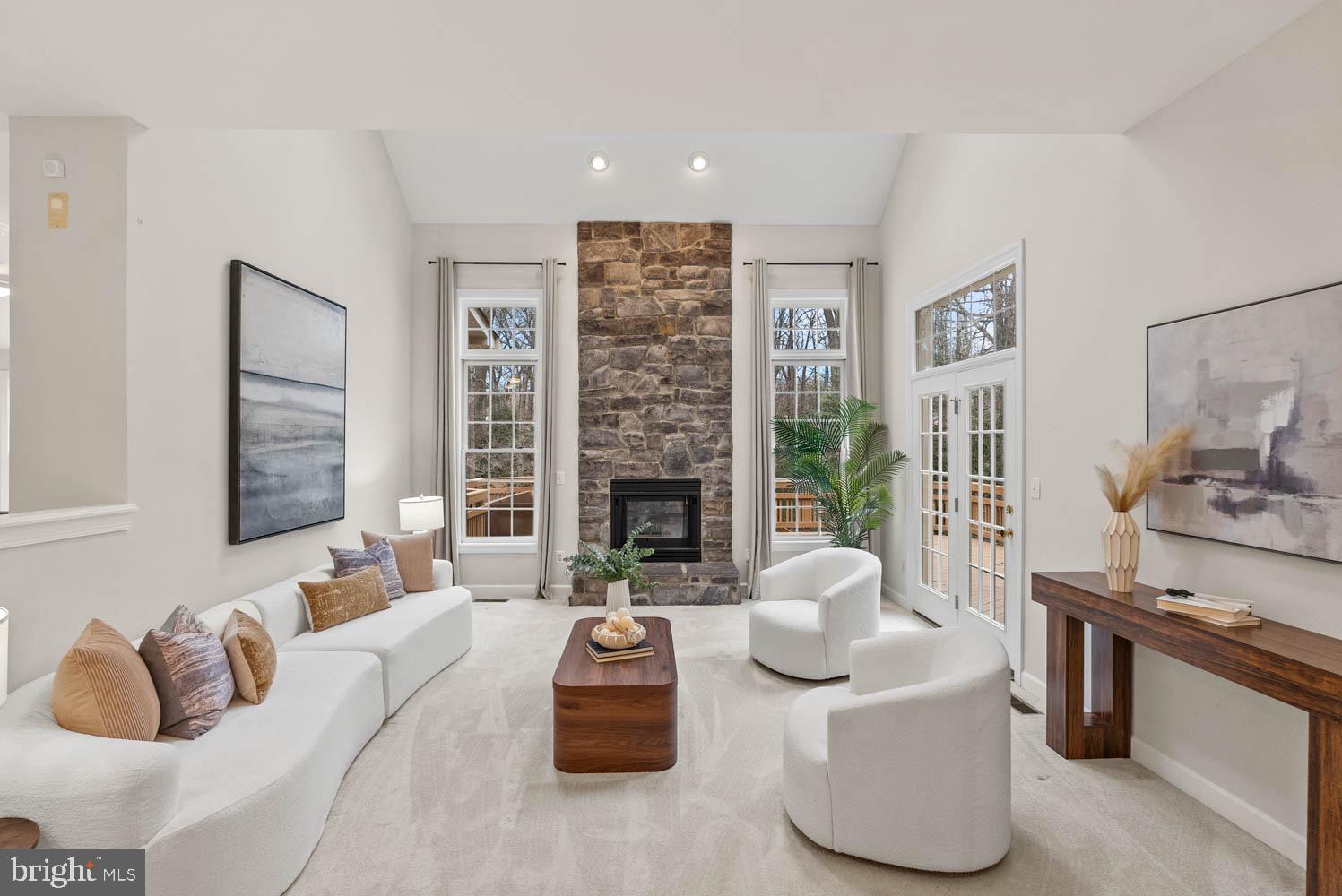 1050 NORTHFALLS COURT