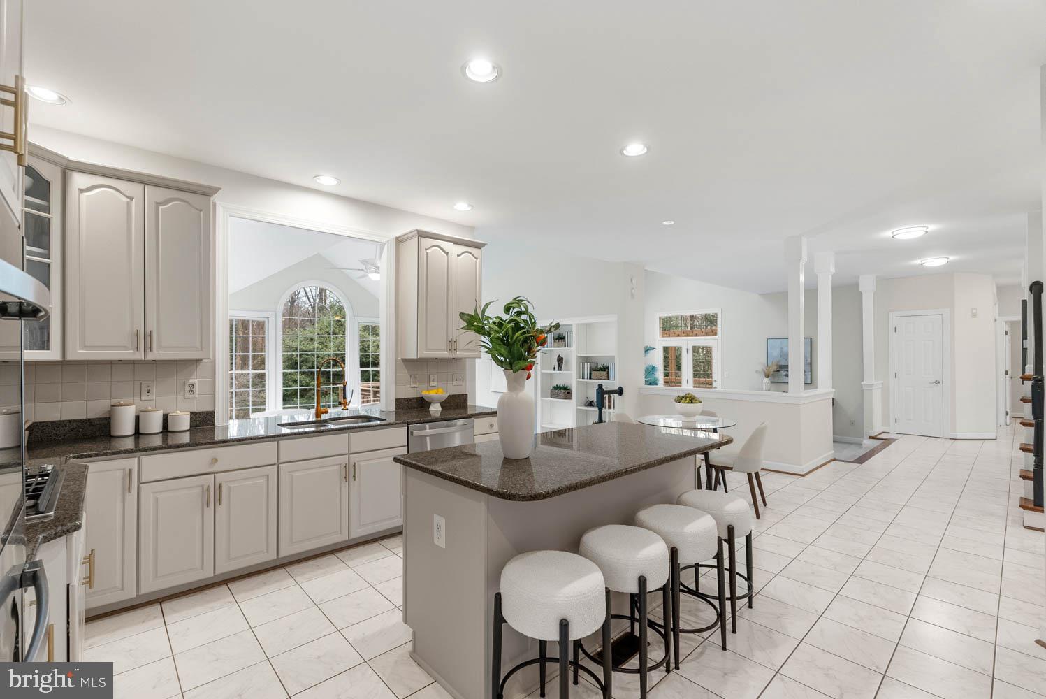 1050 NORTHFALLS COURT