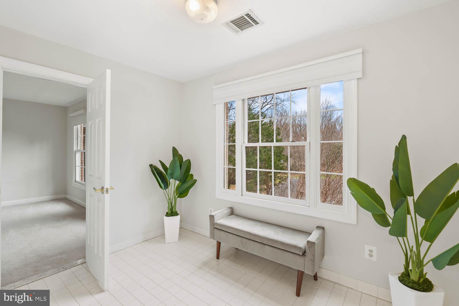 1050 NORTHFALLS COURT