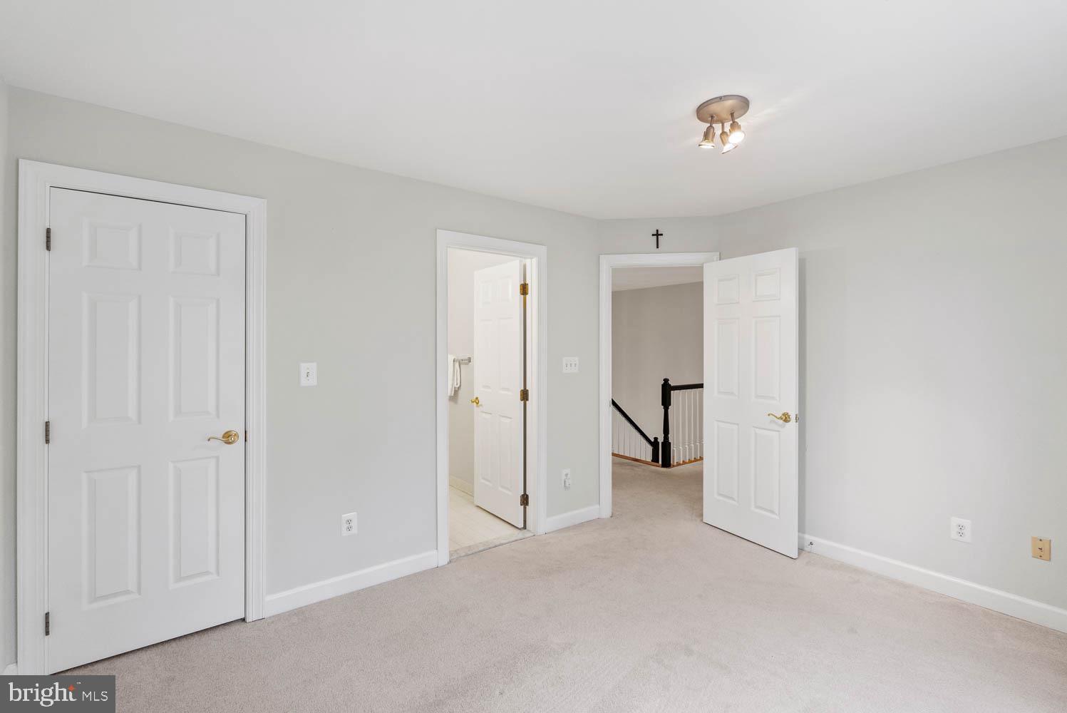 1050 NORTHFALLS COURT