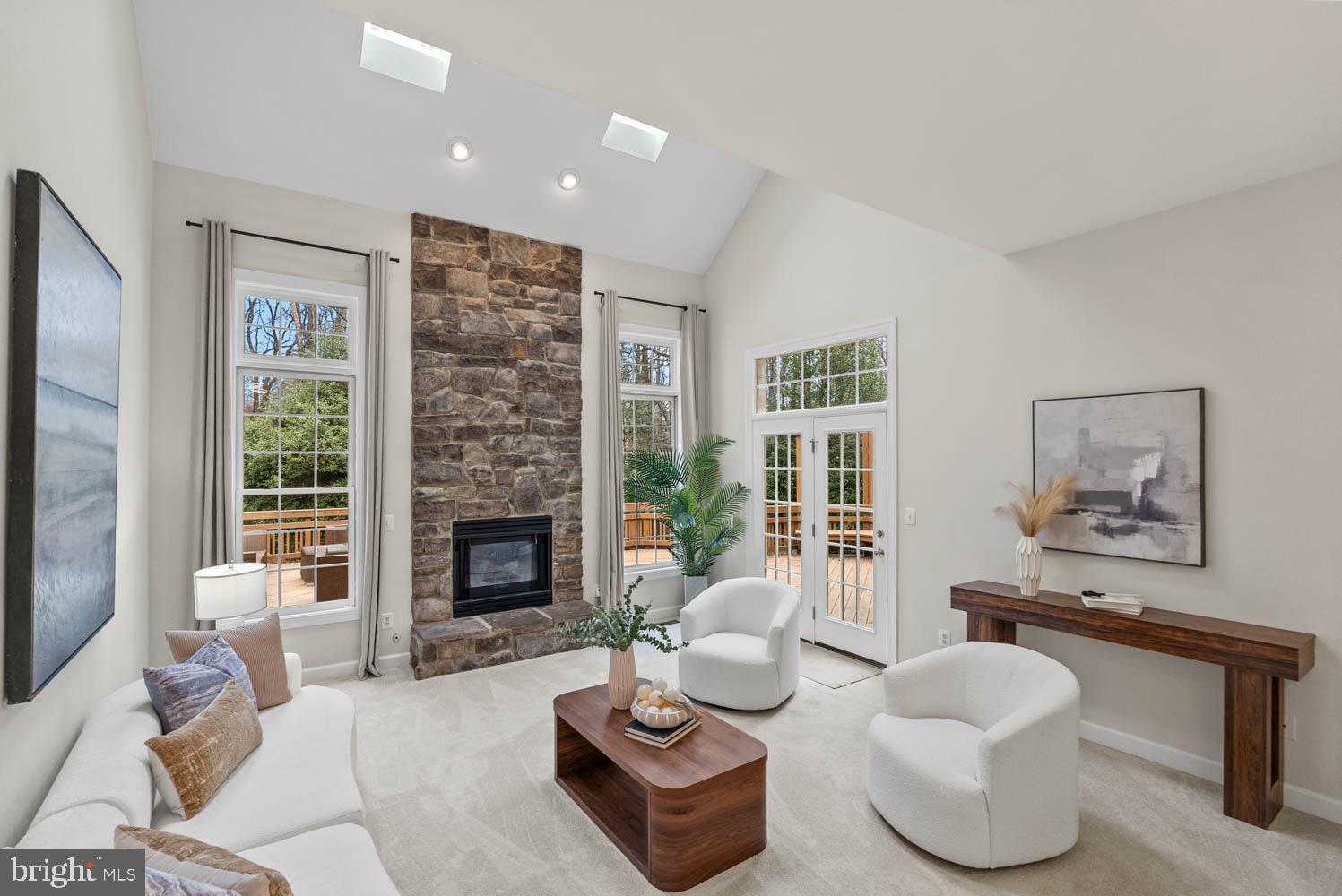 1050 NORTHFALLS COURT