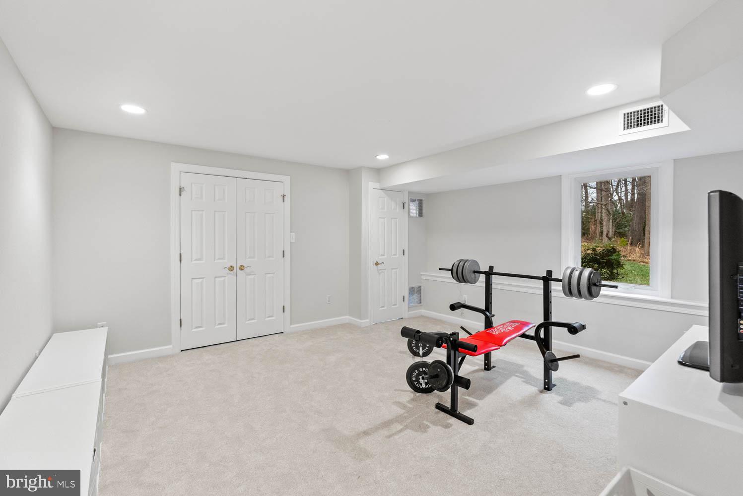 1050 NORTHFALLS COURT