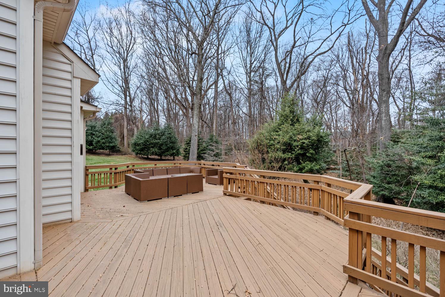 1050 NORTHFALLS COURT