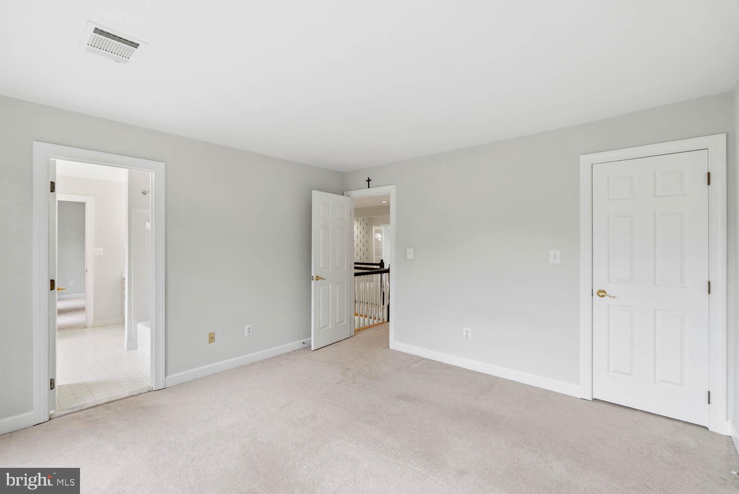 1050 NORTHFALLS COURT