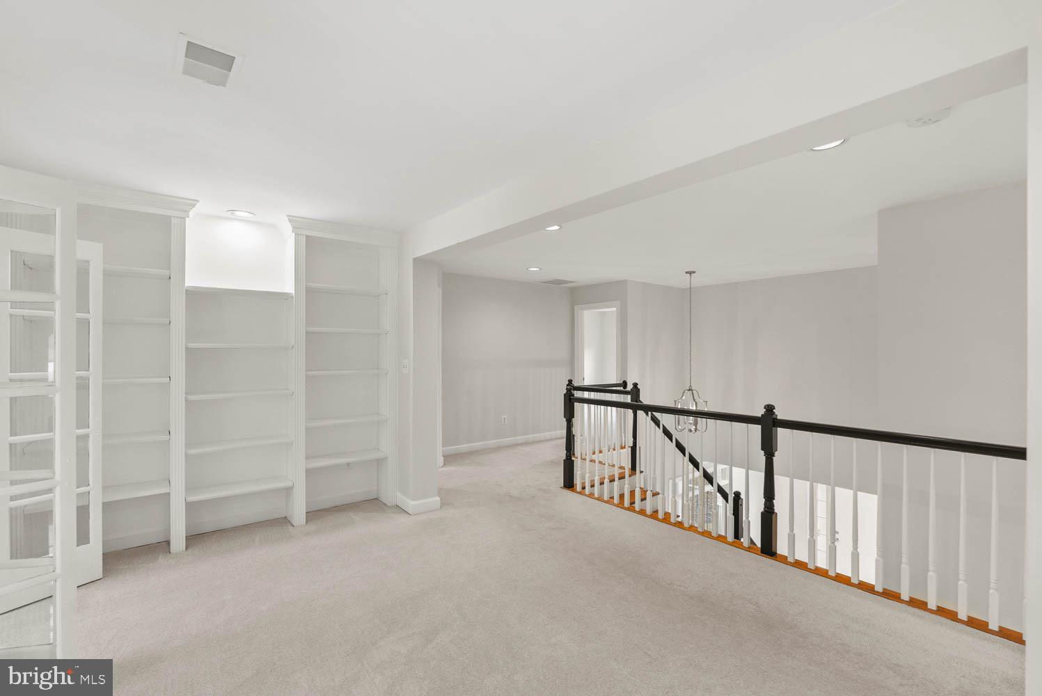 1050 NORTHFALLS COURT