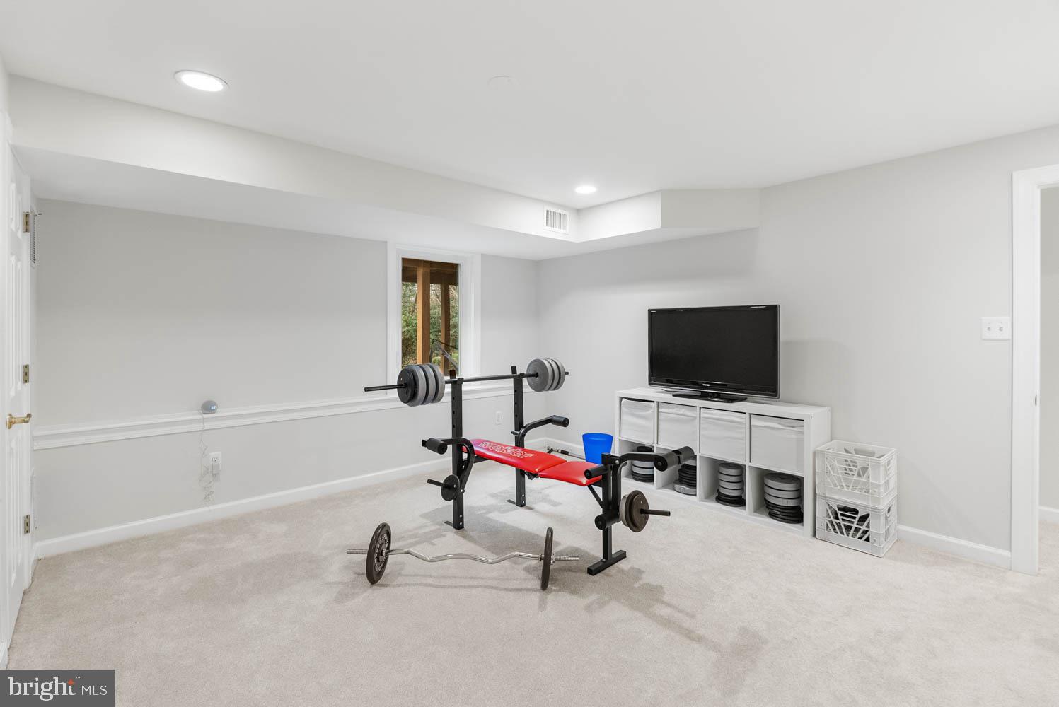 1050 NORTHFALLS COURT