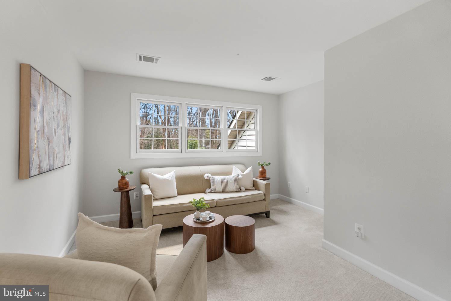 1050 NORTHFALLS COURT