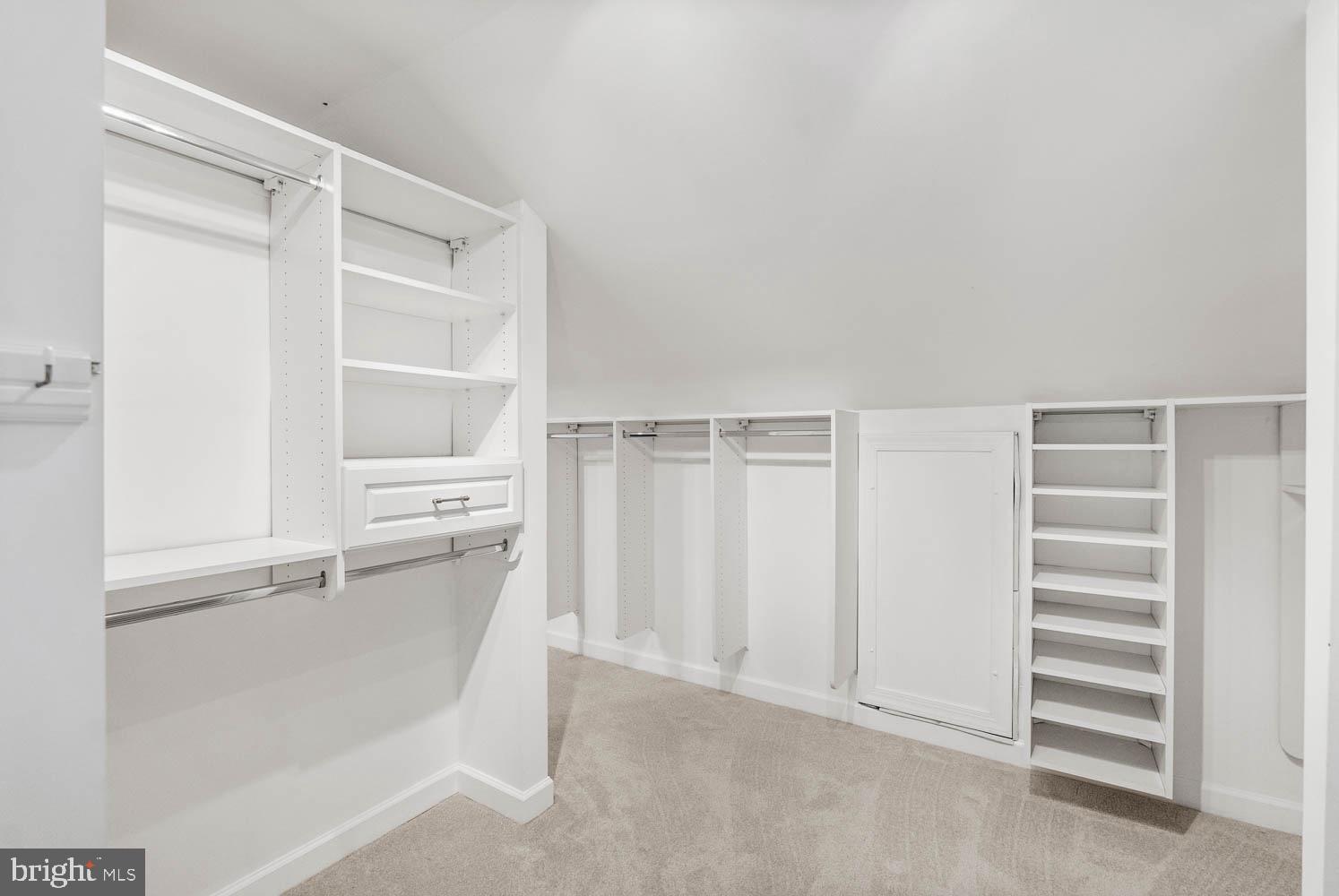 1050 NORTHFALLS COURT