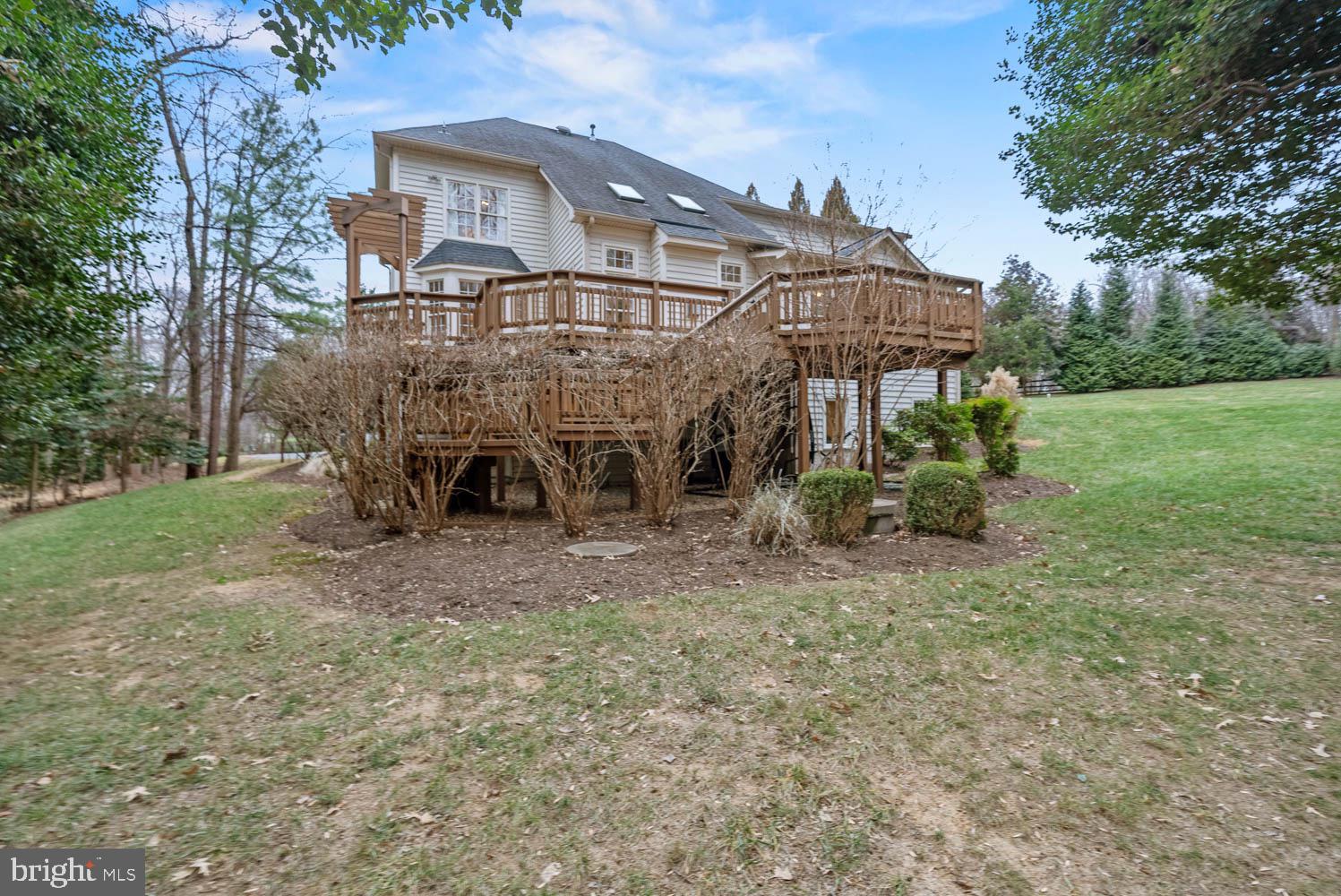 1050 NORTHFALLS COURT