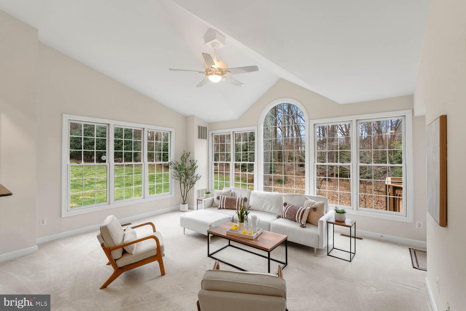 1050 NORTHFALLS COURT