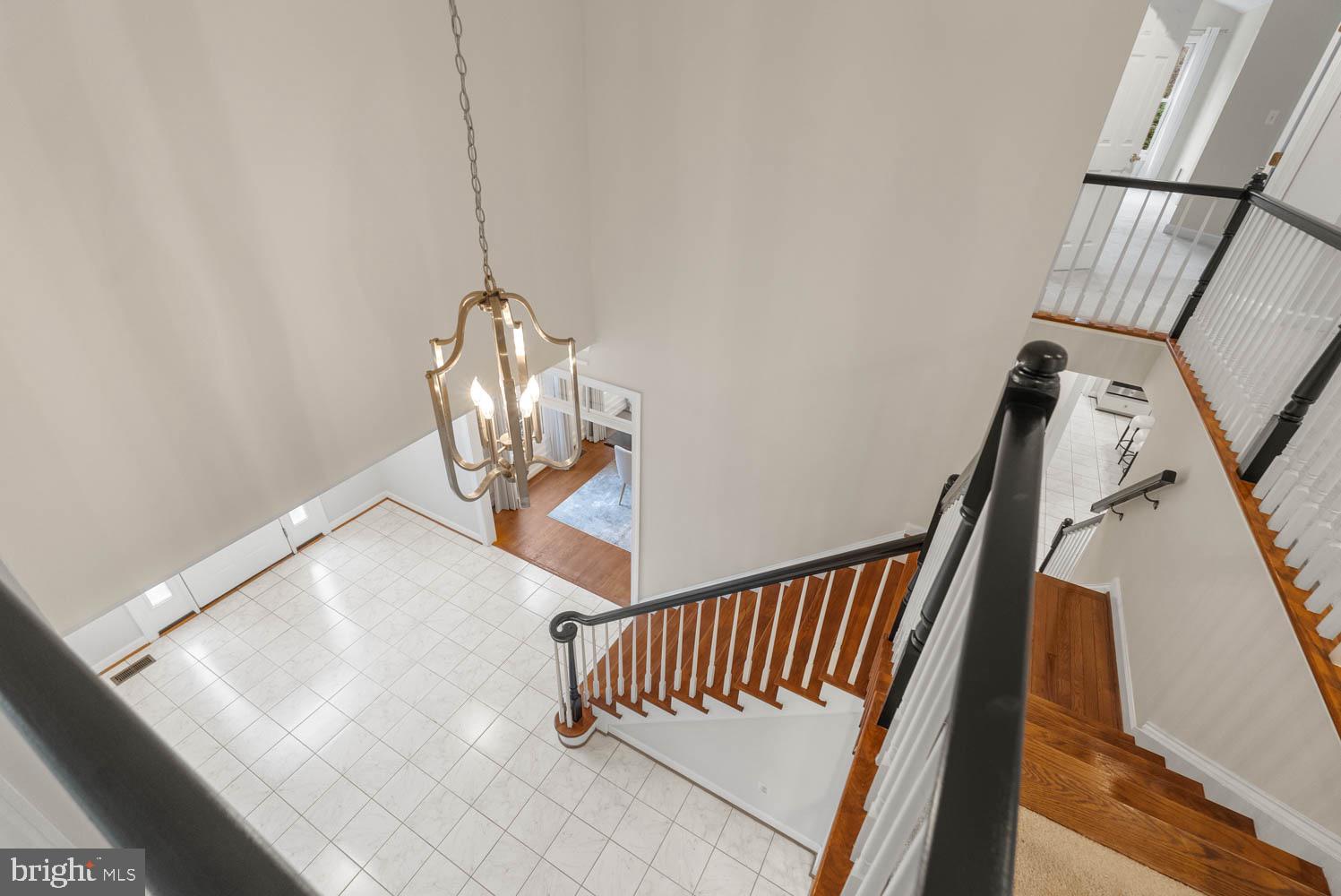 1050 NORTHFALLS COURT