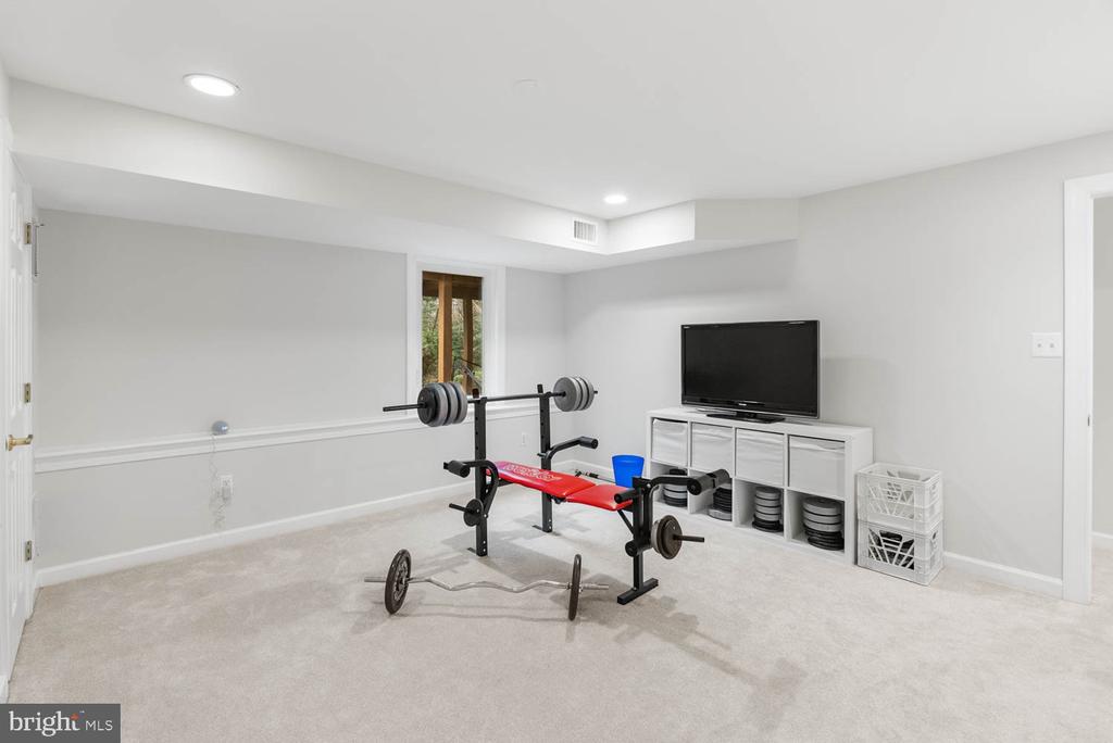 1050 NORTHFALLS COURT