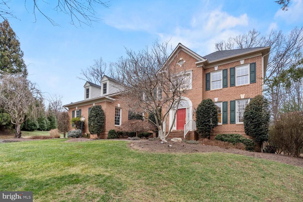 1050 NORTHFALLS COURT