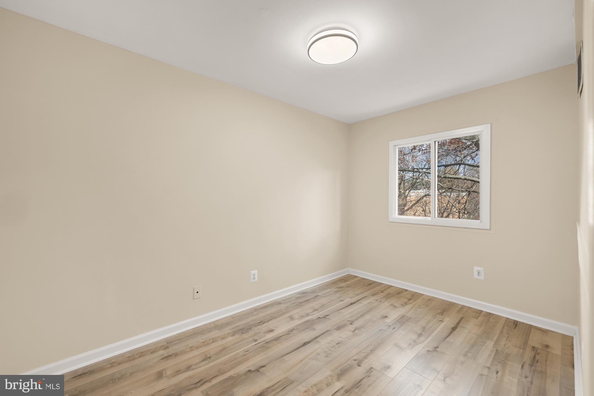 2911 CHARING CROSS ROAD 16