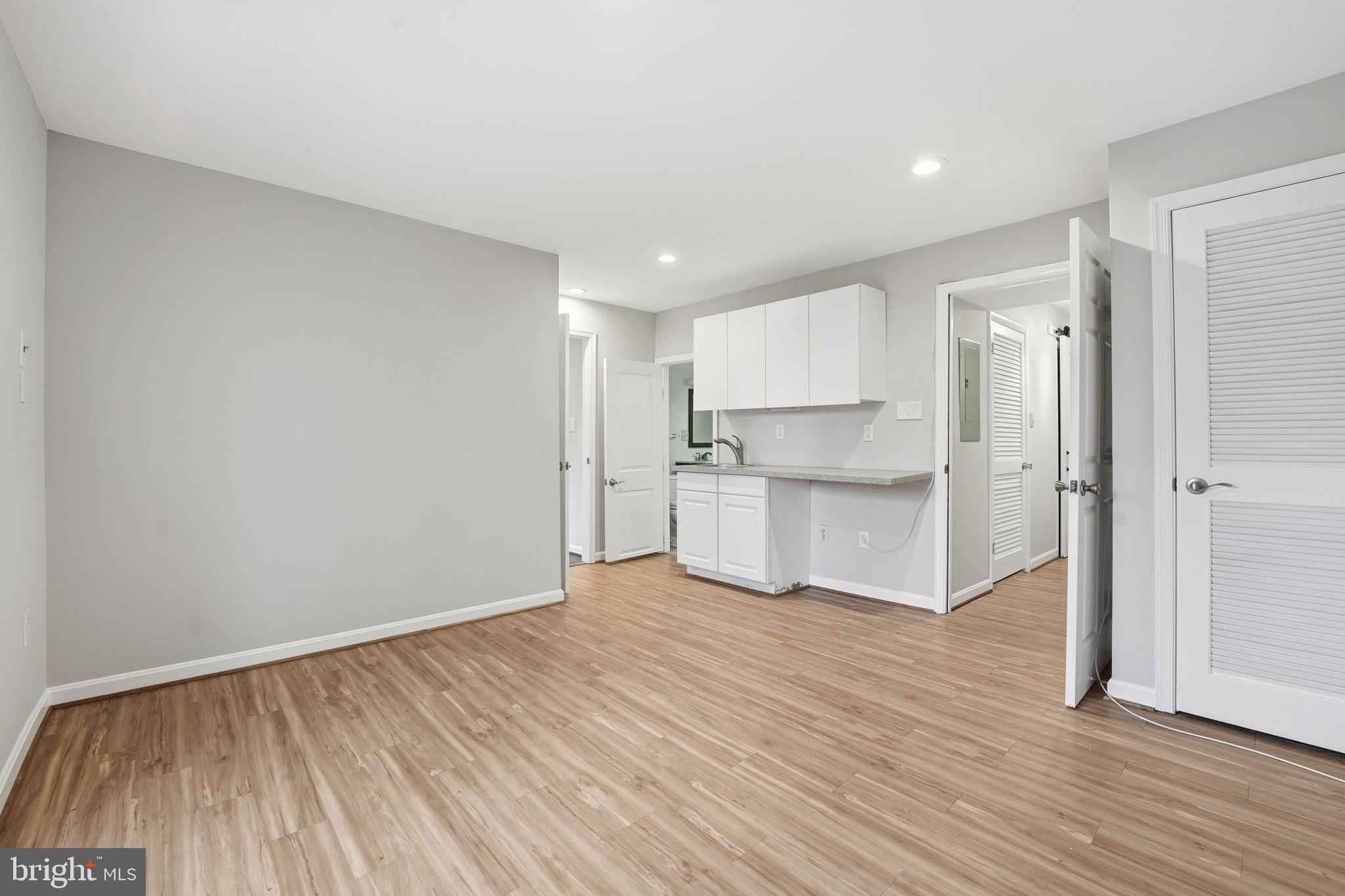 1528 GOLDENRAIN COURT