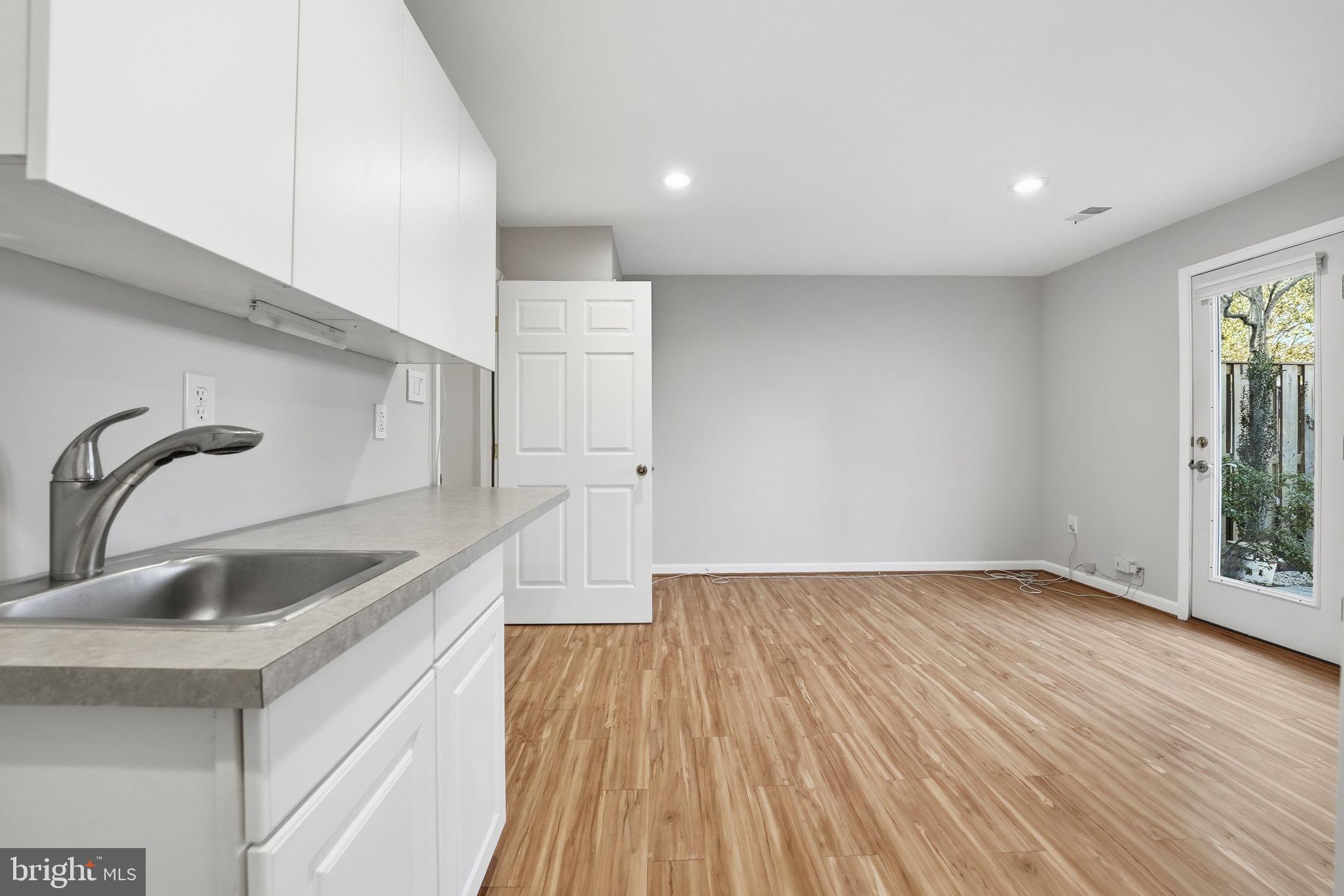 1528 GOLDENRAIN COURT