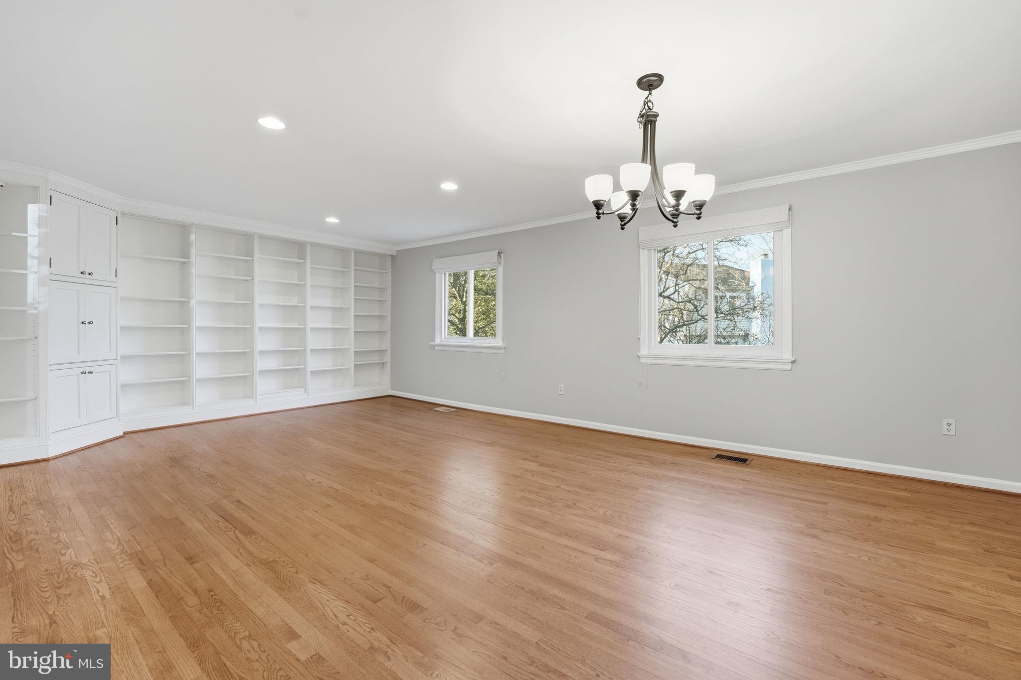 1528 GOLDENRAIN COURT