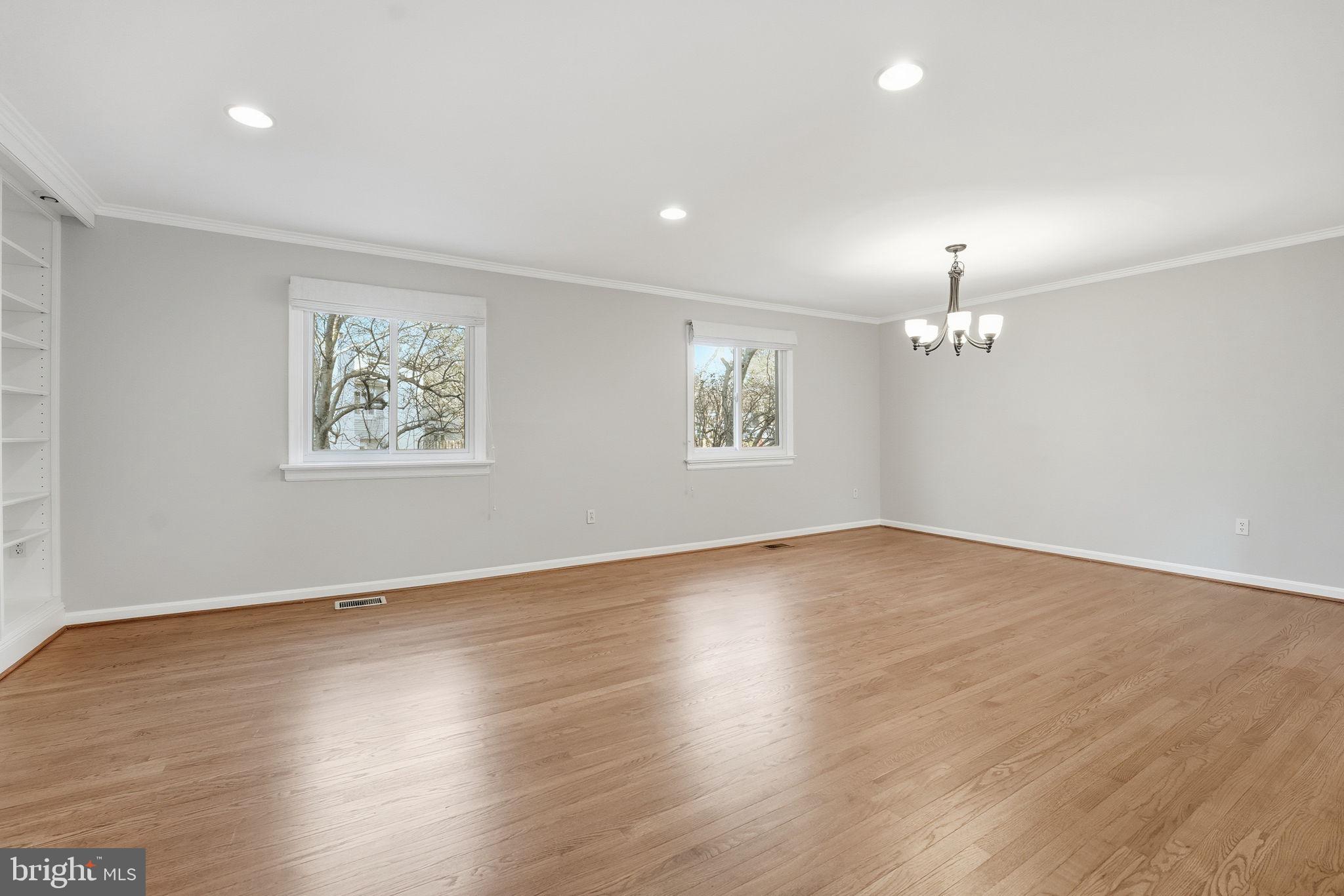 1528 GOLDENRAIN COURT