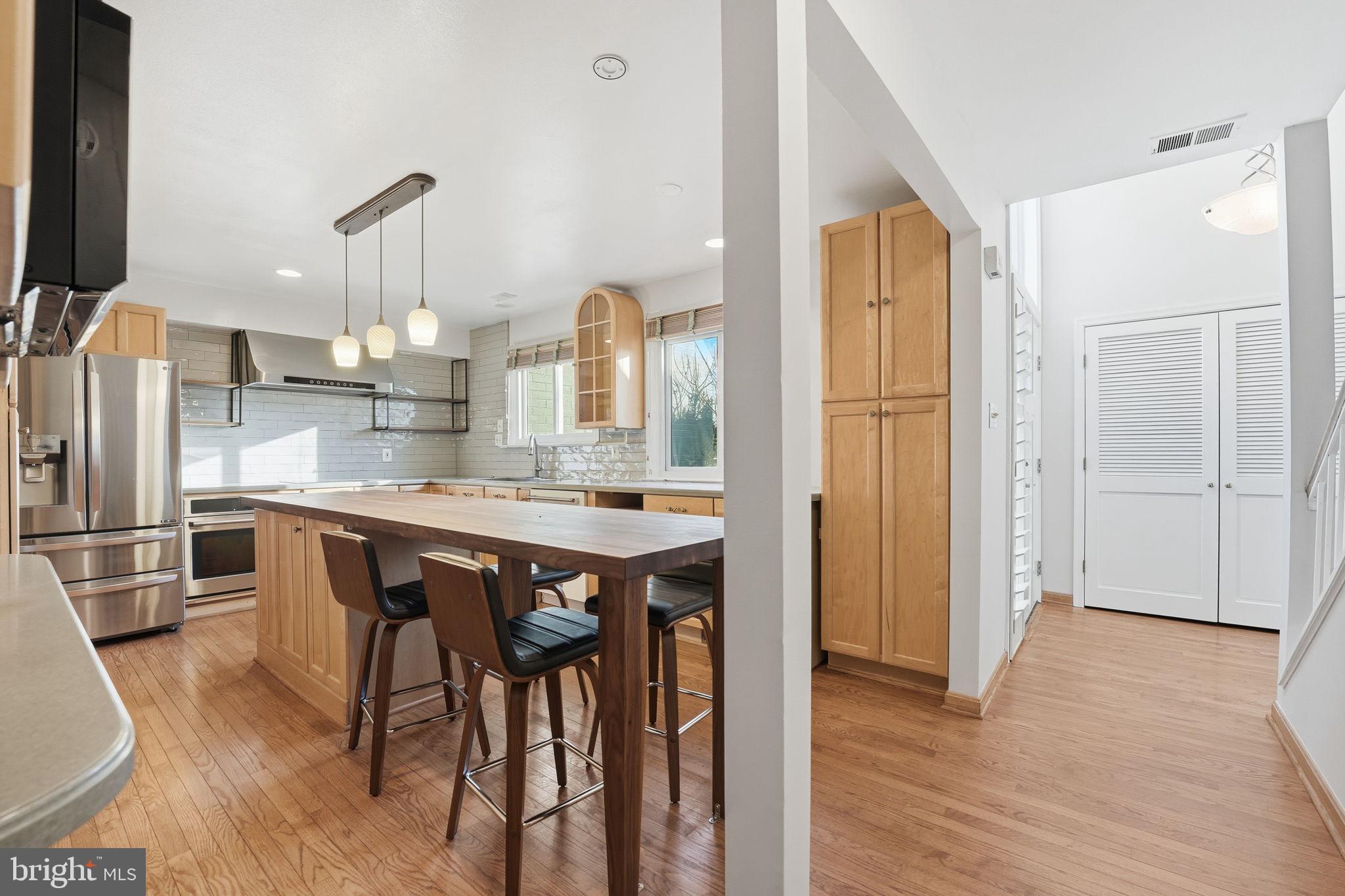 1528 GOLDENRAIN COURT