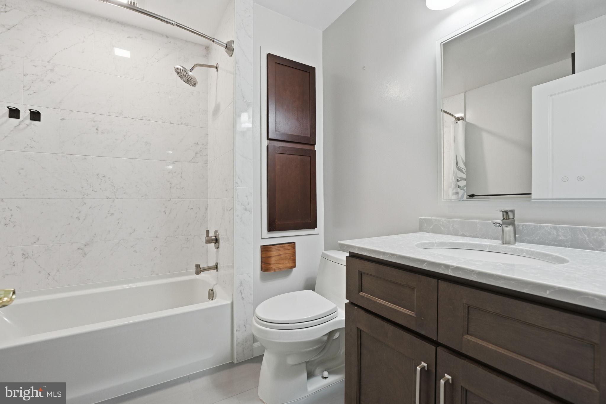 1528 GOLDENRAIN COURT