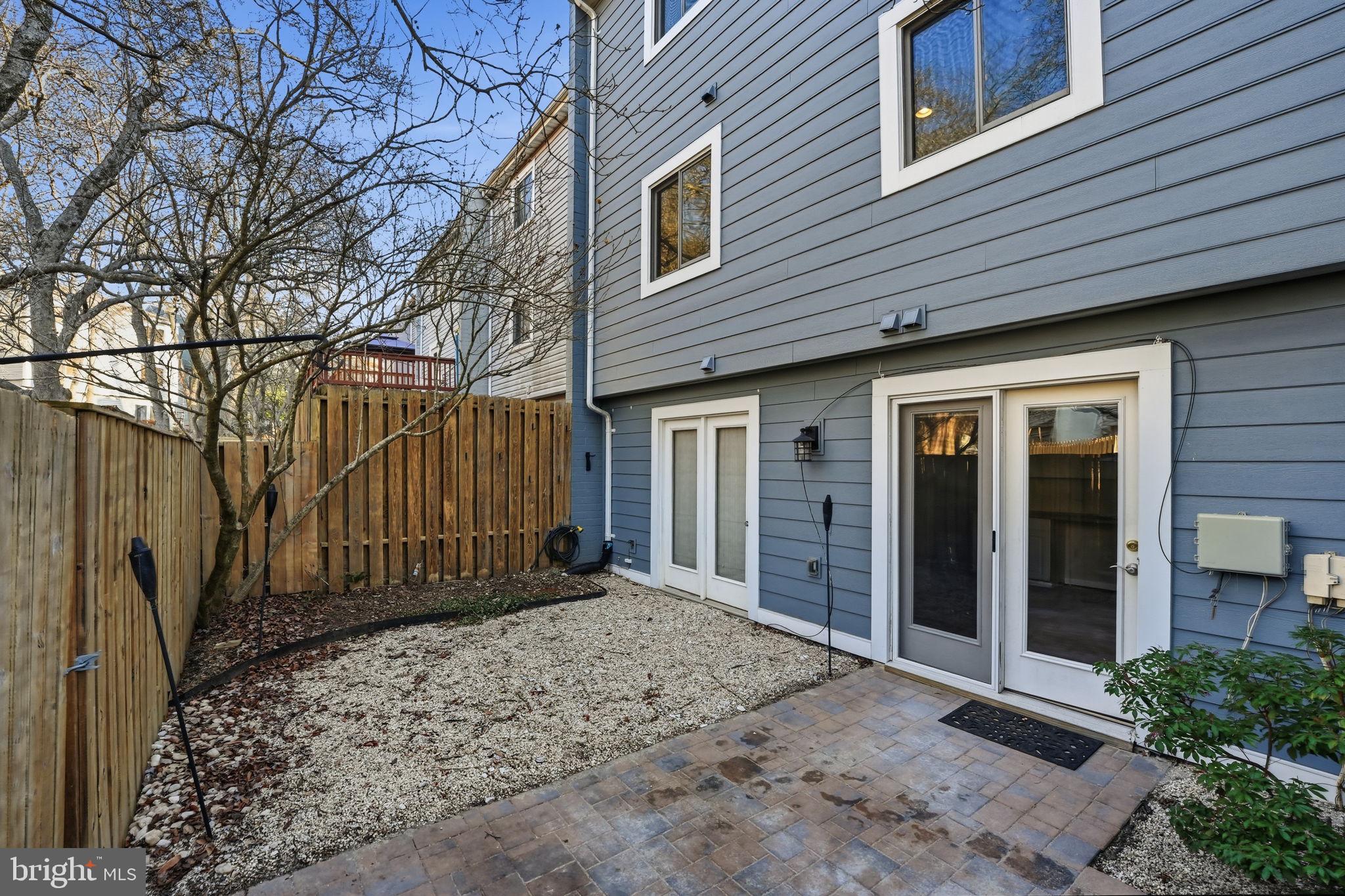 1528 GOLDENRAIN COURT